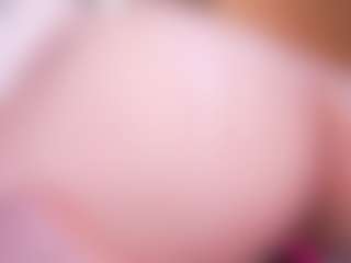 Live cam show with LauRoberts - Ass Bouncing on xDating
