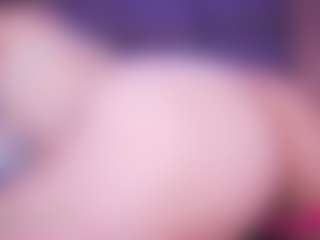 Live cam show with LauRoberts - Smoking on intimatelivegirls.com