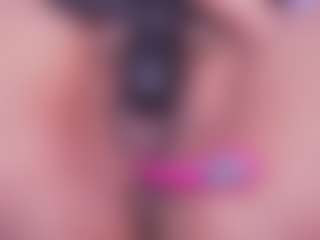 Live cam show with LauRoberts - Public Curvy on CamSextacy
