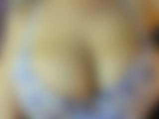 Live cam show with Mariellie - Smoke on TeamSkeetLive