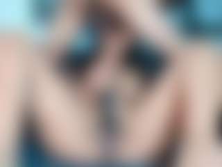 Live cam show with Lucy - Teen (18+) on livesuperchat.net
