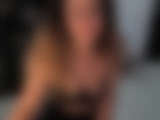 Live cam show with GIGISTEPHANS - Smoking on AdultVida.com