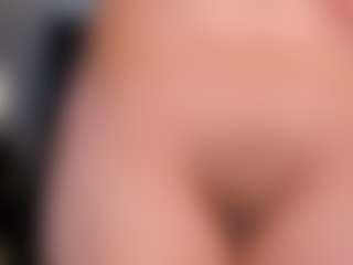 Live cam show with MiaLaurence - Thin on Camsoda