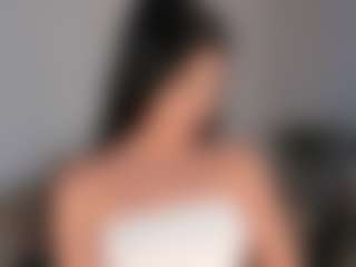 Live cam show with MiaLaurence - Thin on AdultVida.com