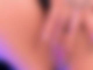 Live cam show with MiaLaurence - Thin on livesuperchat.net