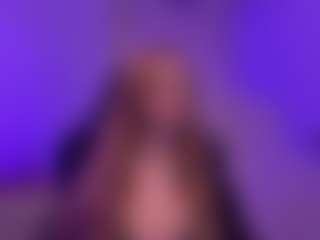 Live cam show with Smilee Girl - Fingers on Camsoda