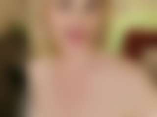 Live cam show with SandraKind - Blue Eyes on Latina Girls