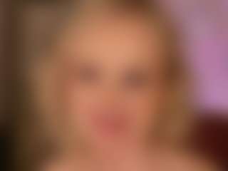 Live cam show with SandraKind - Blonde Hair Middle Aged on livesuperchat.net