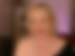 SandraKind MILF webcam performer live streaming
