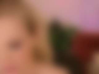 Show en direct avec SandraKind - Skinny MILF sur Camsoda