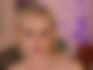 Live cam show with SandraKind - Blonde Hair Middle Aged on Instabang