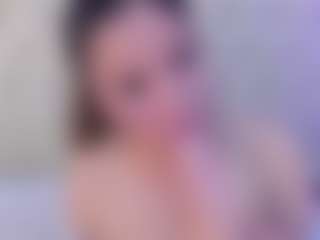 Live cam show with Laurenthompson - Skinny MILF on MyBangCams