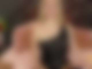 Live cam show with MaryDeniro - Spank on TeamSkeetLive