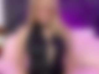 Live cam show with MaryDeniro - Oil on TeamSkeetLive