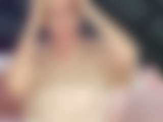 Live cam show with MaryDeniro - Petite on Camsoda