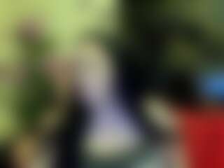Live cam show with ShaniaMilf - Moaning on live18s.com