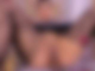 Live cam show with Nattyroberts - Camel Toe on StripNow