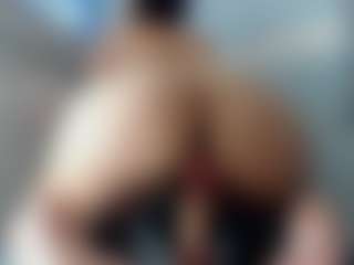 Live cam show with ALAIALESTER - Fingers on AdultVida.com