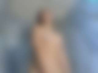 ElaSalvatore's Live Sex Cam Show