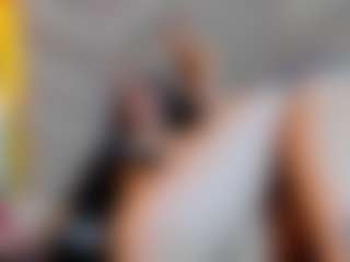 ElaSalvatore's Live Sex Cam Show