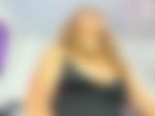 Live cam show with kazsandrah - Big Tits on TeamSkeetLive