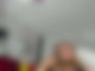 kazsandrah MILF webcam performer live streaming