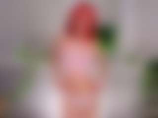 Live cam show with Vanessa - Hot on SquirtSoMuch