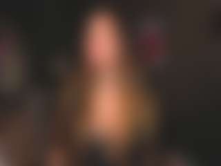 Live cam show with Evelyn - Skinny MILF on SpunkLive