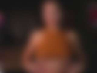 Live cam show with Evelyn - Striptease MILF on Uber Horny