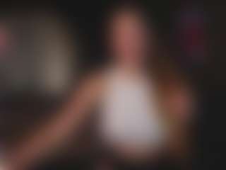Live cam show with Evelyn - Skinny MILF on slutload