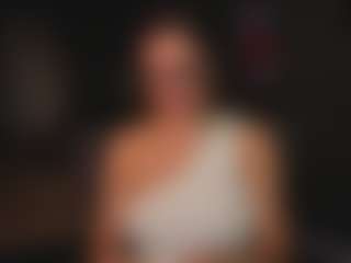 Live cam show with Evelyn - Skinny MILF on Latina Girls