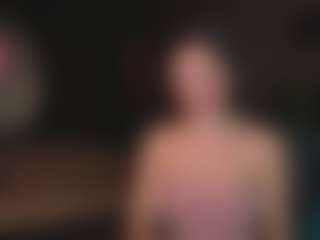 Live cam show with Evelyn - Striptease MILF on madthumbs