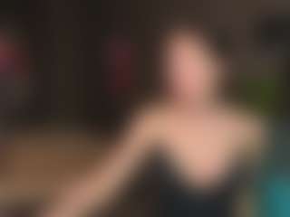 Live cam show with Evelyn - Bikini on Dolls Live