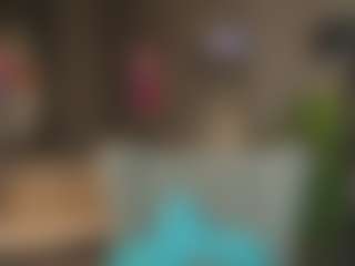 Live cam show with Evelyn - Public MILF on Soda Cam