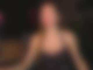 Evelyn MILF webcam performer live streaming