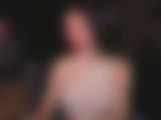 Live cam show with Evelyn - Mature on madthumbs