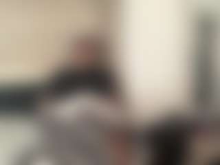 Mrshyboy32's Live Sex Cam Show