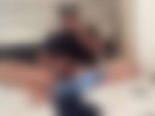 Mrshyboy32's Live Sex Cam Show