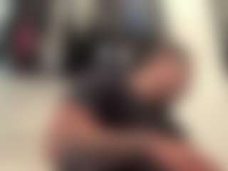 Mrshyboy32's Live Sex Cam Show