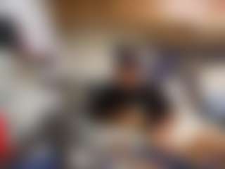 Mrshyboy32's Live Sex Cam Show