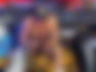 Mrshyboy32's Live Sex Cam Show