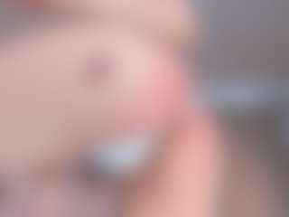 Live cam show with loralifelover - Pinch on Camsoda