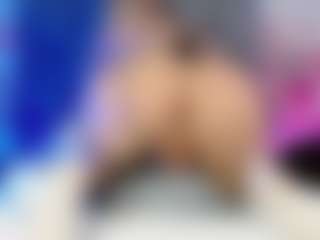 Queen23's Live Sex Cam Show