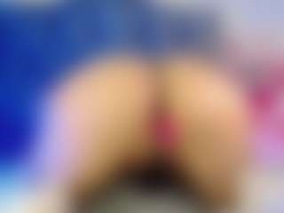 Queen23's Live Sex Cam Show