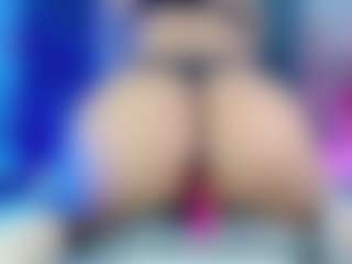 Queen23's Live Sex Cam Show