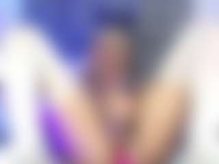Queen23's Live Sex Cam Show