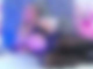 Live cam show with Queen23 - HD on Livezox