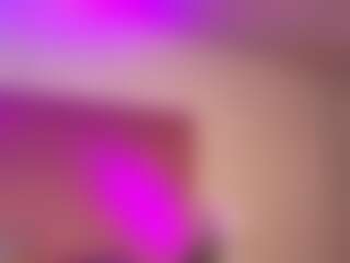 Live cam show with EmmaMyles - Blow on xplaylive.com