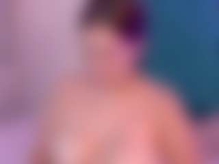 Live cam show with LillyPeach - Brown Hair on xDating