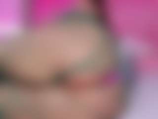 emmacurvy's Live Sex Cam Show